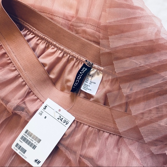 H&M Dresses & Skirts - 🥳 Host Pick ✨H&M Skirt